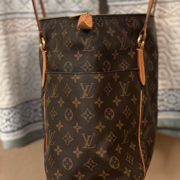 💕Louis Vuitton Totally MM Monogram Shoulder Bag💕 - Picture 10 of 15